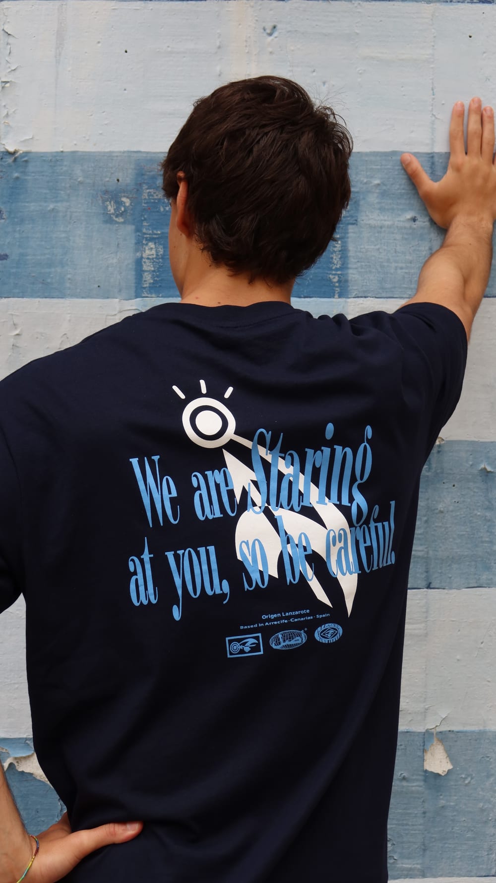 Camiseta Oversize Be Careful - vista trasera